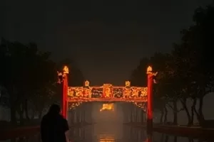 苏氏有女封面，庭院深巷与素衣背影